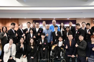 ร่วมยินดี นายธีรติ บรรณารักษ์ หนึ่งในผู้แทนเยาวชนพิการไทย เข้าแข่งขันความท้าทายทางเทคโนโลยีสารสนเทศระดับสากล ประจำปี ๒๕๖๖